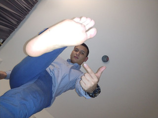 Tomas Styl: Latino Making a Footjob