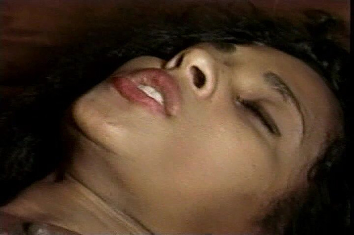 CBD Media: Setiausaha eboni muda seksi dikongkek keras dalam dubur oleh bosnya