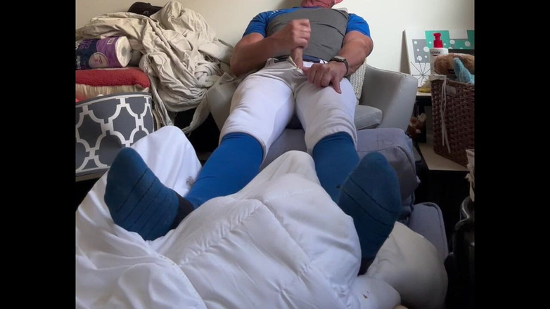 JockDad87: Alfa baseballový hráč Jockdad87 si do modrého oblečení stříká svůj...