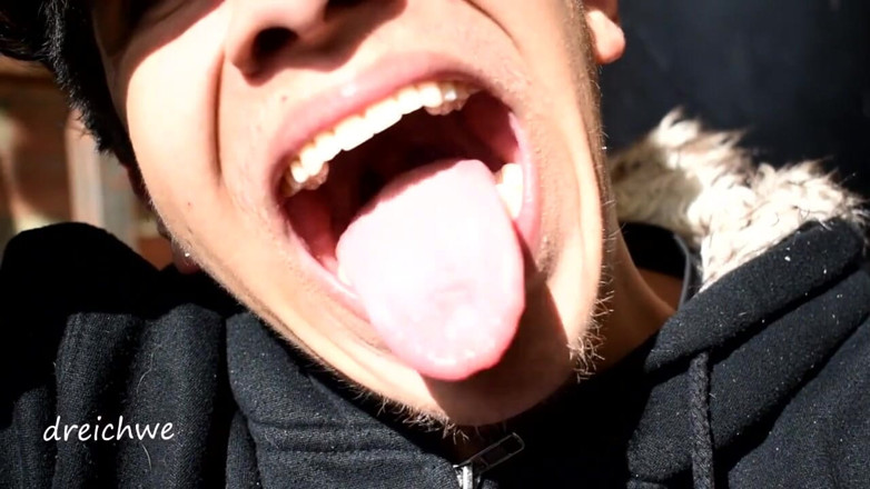 Dreichwe: Tongue game