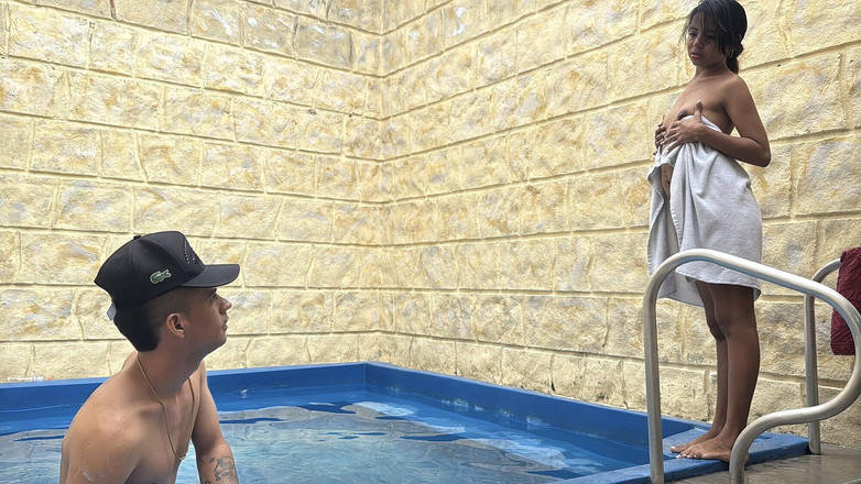 Angel_foxxx: Moje nevlastní sestra mě přistihne, jak si strkám velkého ptáka...