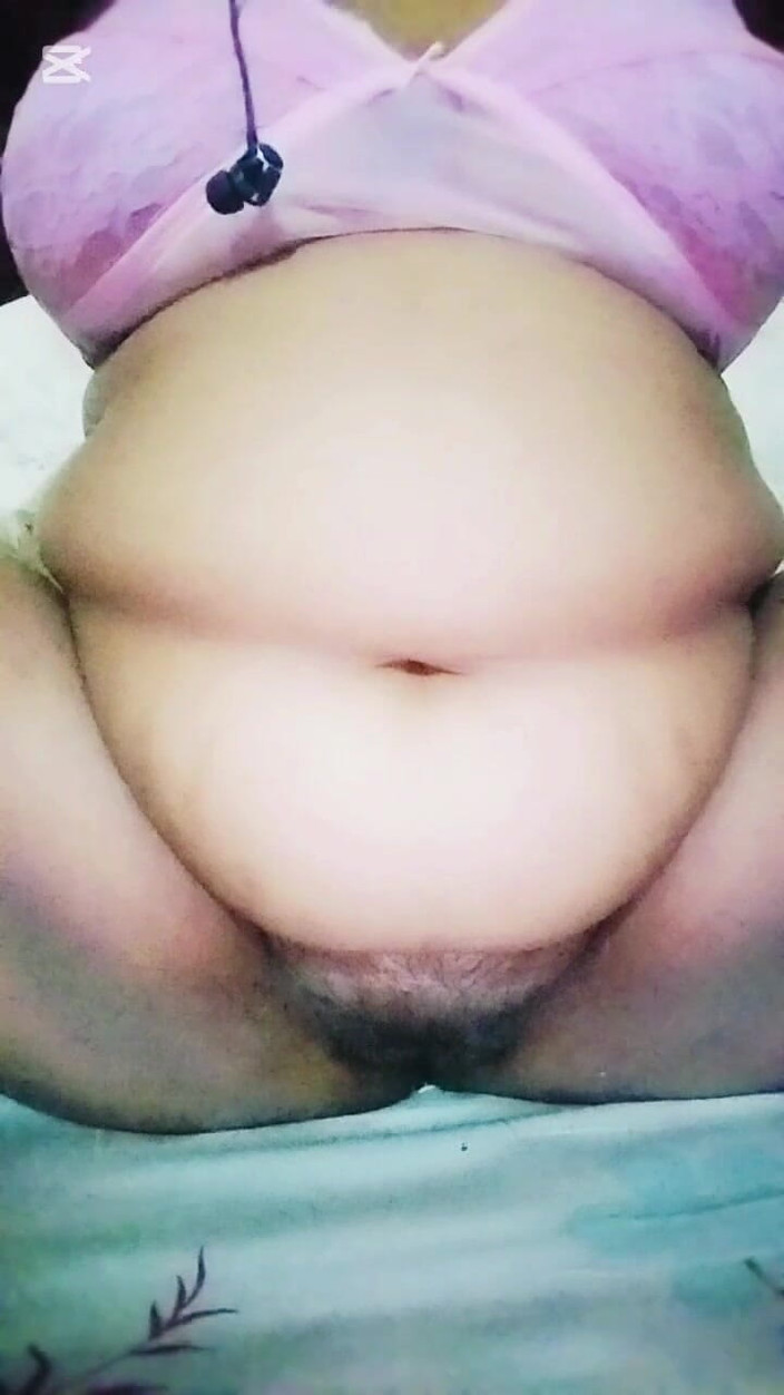 Sexybou69: Tvrdě si lížu kundičku.