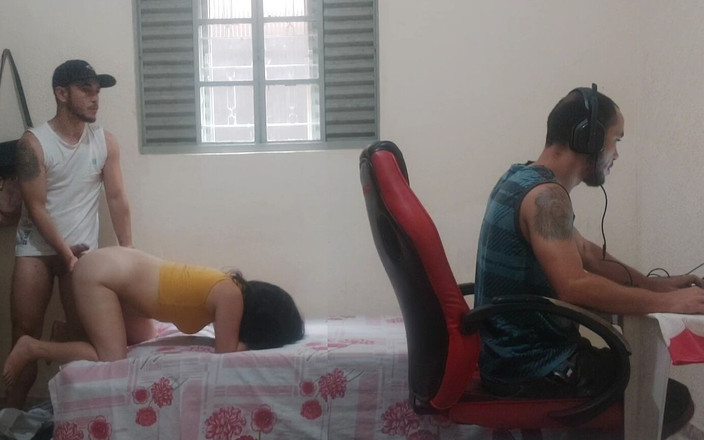 Kasallpimenta: Prietenul o fute pe tânăra iubită a prietenului tocilar pe...