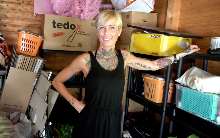 Andy Star: Tetangga tante seksi ini dientot habis-habisan di taman