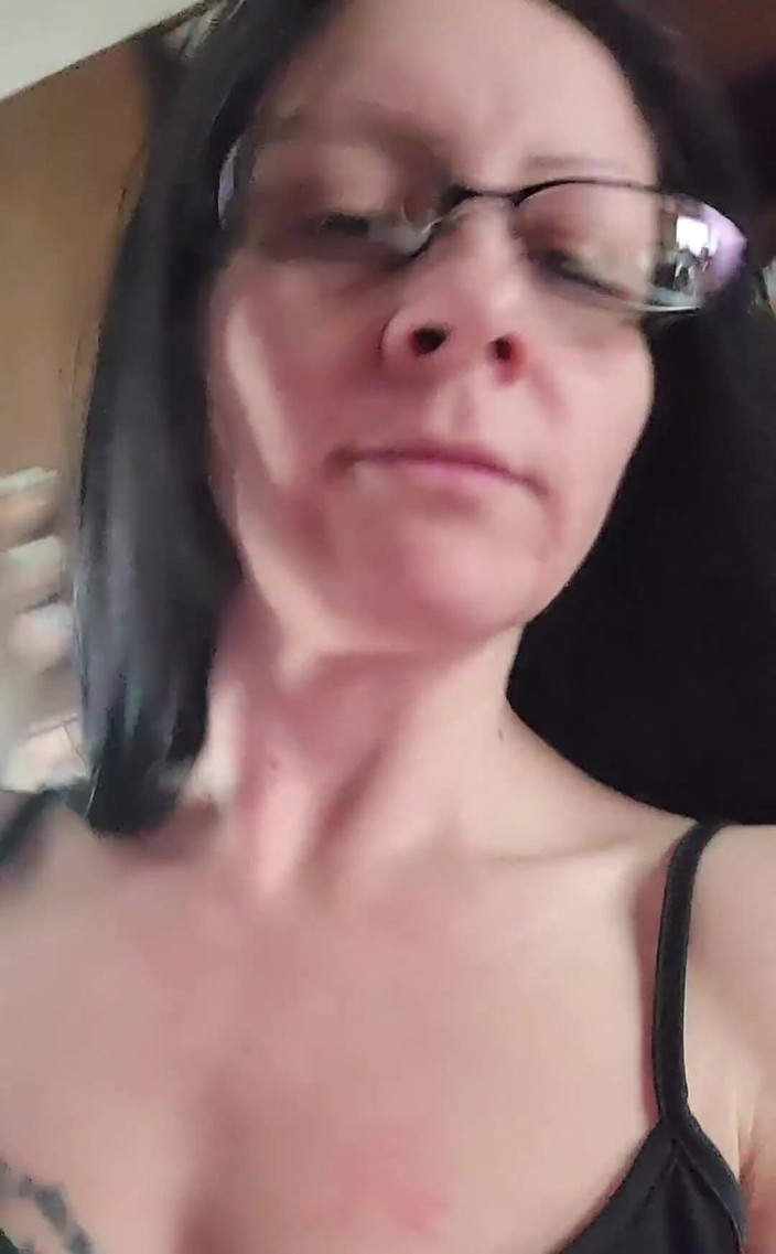 Raven Willow: あなたが食べるための6つの臭いおなら!