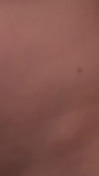 Brunett tonåring knullas i köket