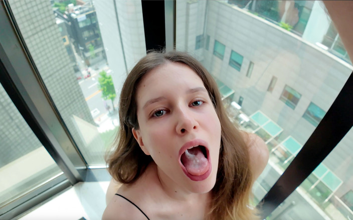 Dvabitch: Být dobrou přítelkyní ranním kouřením a orálním creampie