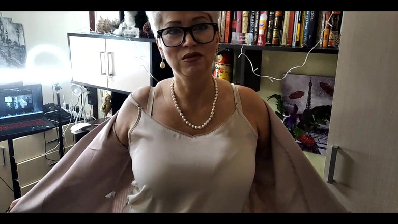 AimeeParadise: Dewasa -sekretaris dengan wortel besar di memek yang tak pernah puas...