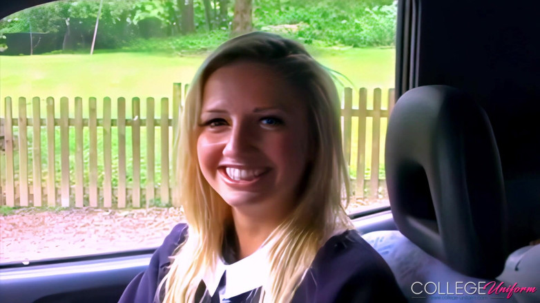 College Uniform: Wywiad weź 2 z udziałem Milly Hedgland