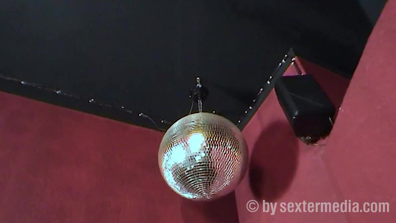 Sextermedia by Pete: 尼龙婊子的肛交和面部射液