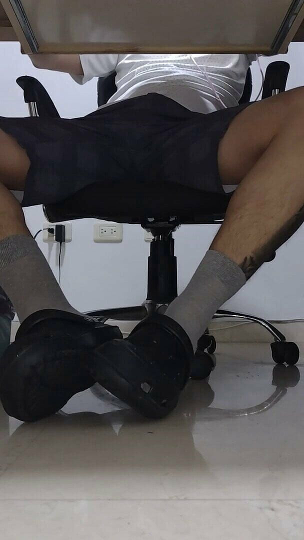 Tomas Styl: 虚拟教室里的透明灰色丝袜