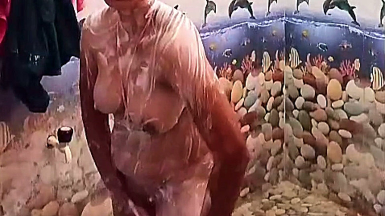 Ammukutty88: Ammu está aplicando jabón en sus senos139
