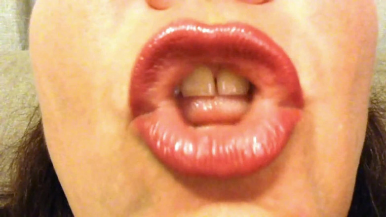Lily Lipstixxx: Kontrola jamy ustnej - uważaj, gryzę!