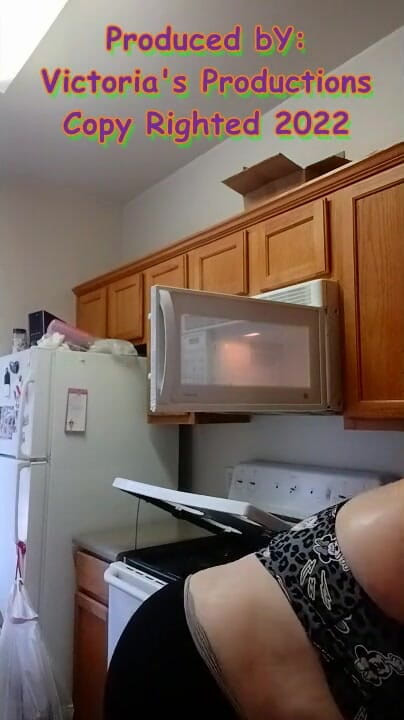 BBW nurse Vicki adventures with friends: Sweaty cleaning girl BBW mature nurse Vicki