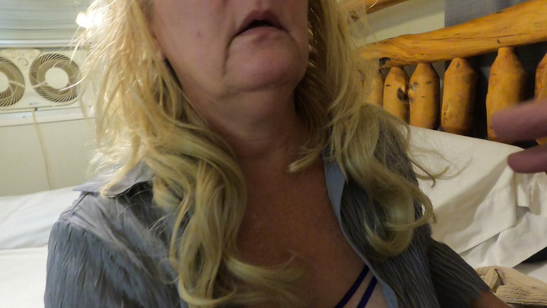 Sallylittle75: Sesso con la figa rasata