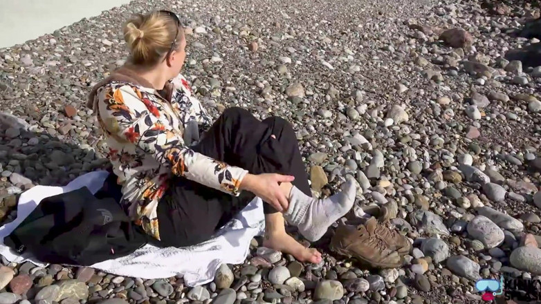 UKCuteGirl Lucy Lauren: Suka z kombinezonu drwi z ciebie za zamrażanie piłek