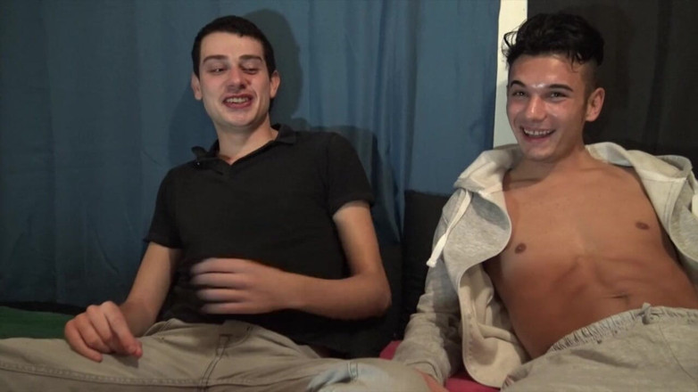AMATOR BAREBACK FRENCH PORN: Puta follada a pelo en jockstrap por latino twink