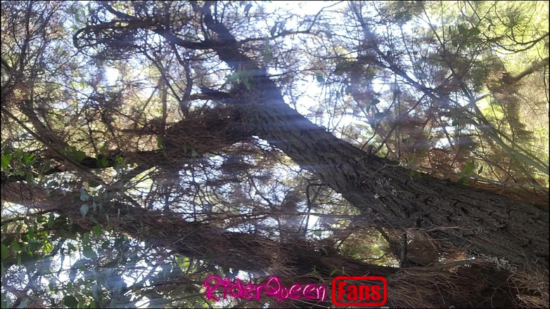 Only Riderqueen BBW Step Mom Latina Alone: Riderqueen наодинці, на відкритому повітрі, відео для моїх шанувальників.