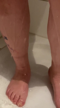 BBW Pissing in the Bathroom