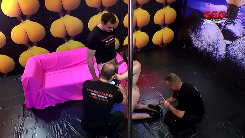 GGG John Thompson Studio: Ggg - Bukkake-party Mit Gelbem Dekor