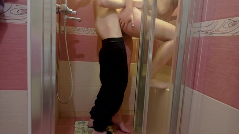 SweetAndFlow: jab main shev kar rahi thi to mera chhaatravaas roommet...
