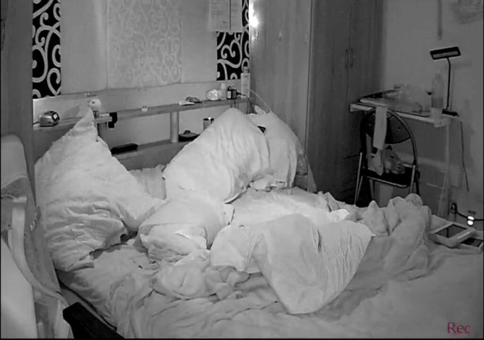 KittieNoOne: 2 autres vues de moi en train de faire des...