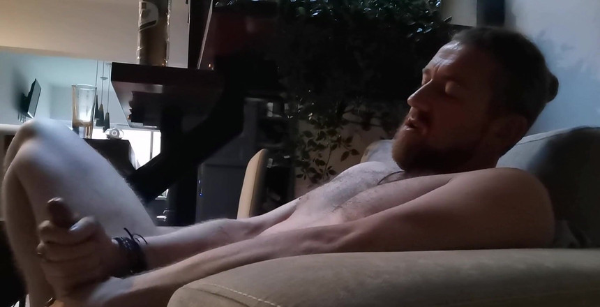 Dirty Talking Guy: Sabah vaktinin tadını çıkarıyor