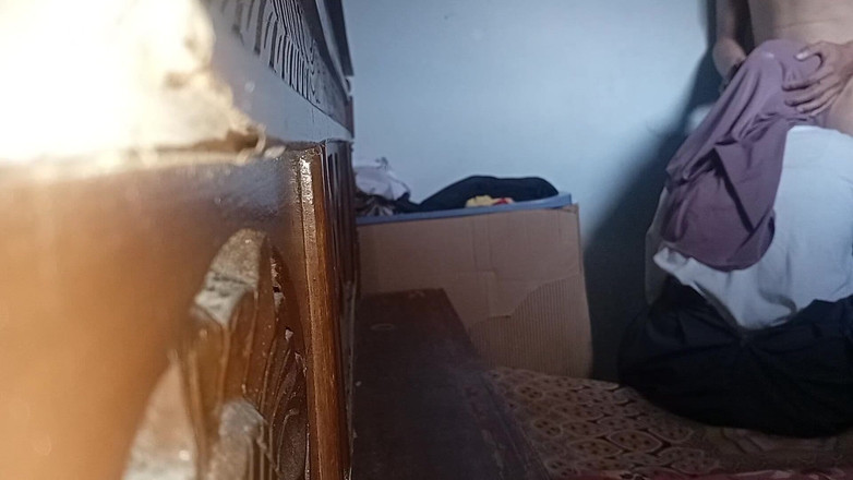 Famly sex: Мій зведений брат сидів у кімнаті моєї невістки.