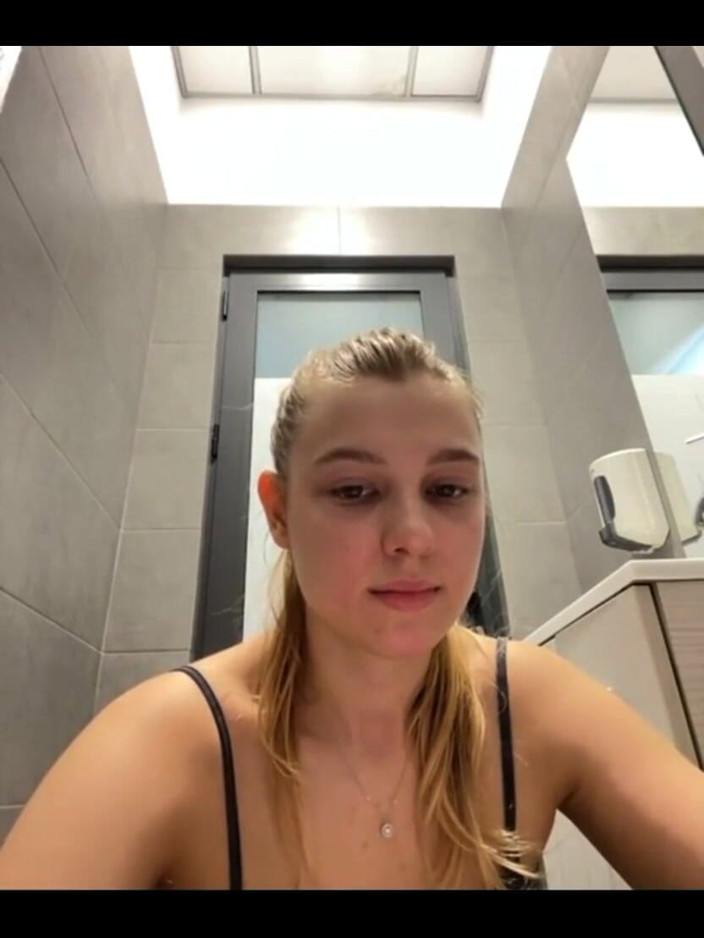JuiceLussie: Fingering Pussy in Public