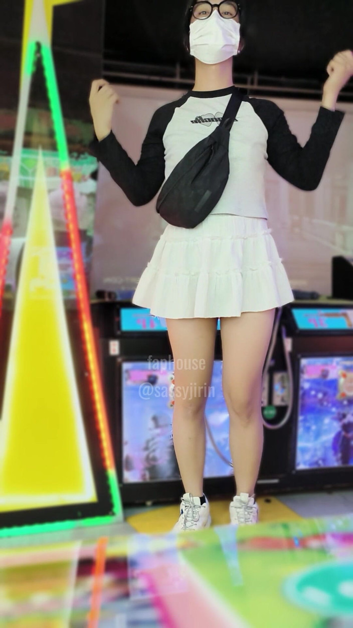 Caged sissy: Caged Sissy: Arcade 1. Versuch