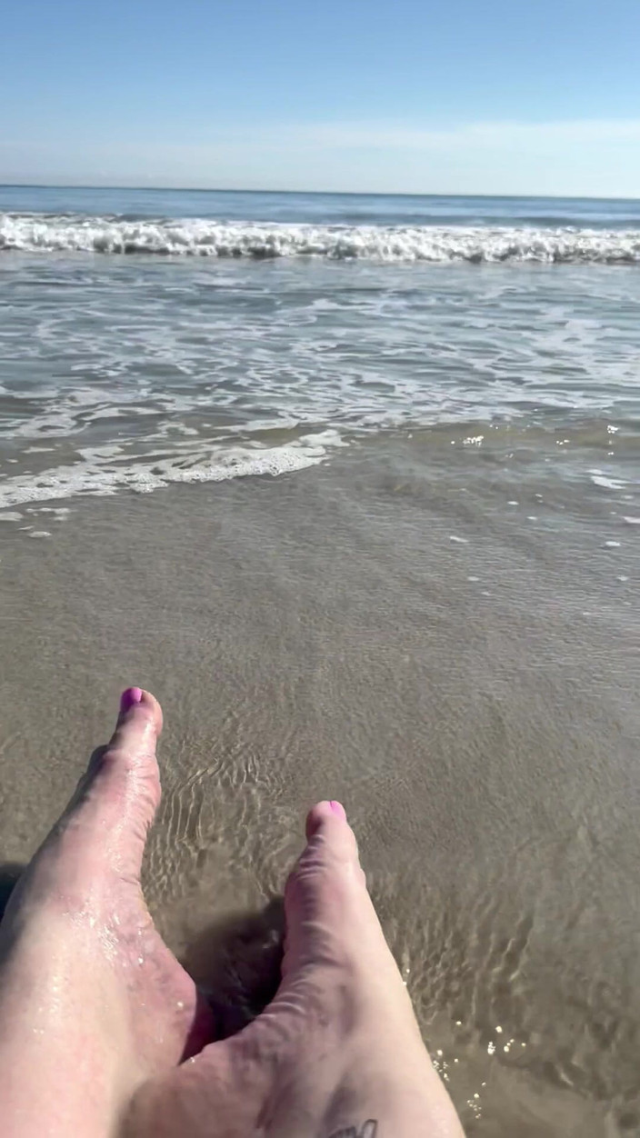 Peppermint Giantess: Olas estrellando en tamaño 16 pies y piernas