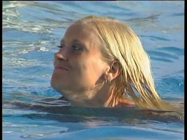 Lucky Cooch: Blondă exotică îi suge pula
