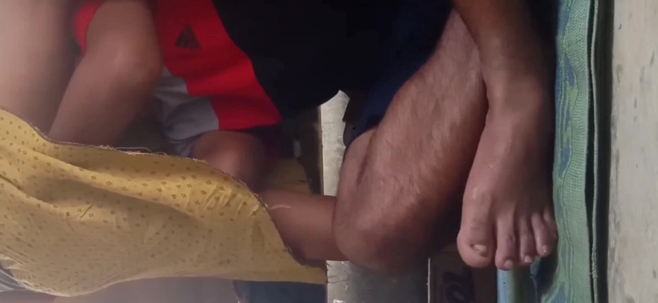 Momib45: 与朋友发生性关系