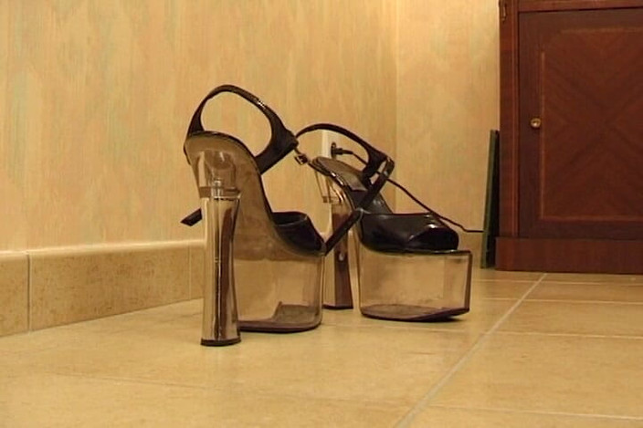 Filles Francaises: Une superbe infirmière française chevauche une bite jusqu’à une éjaculation énorme