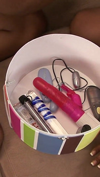 Duas gatas negras tendo orgasmos molhados