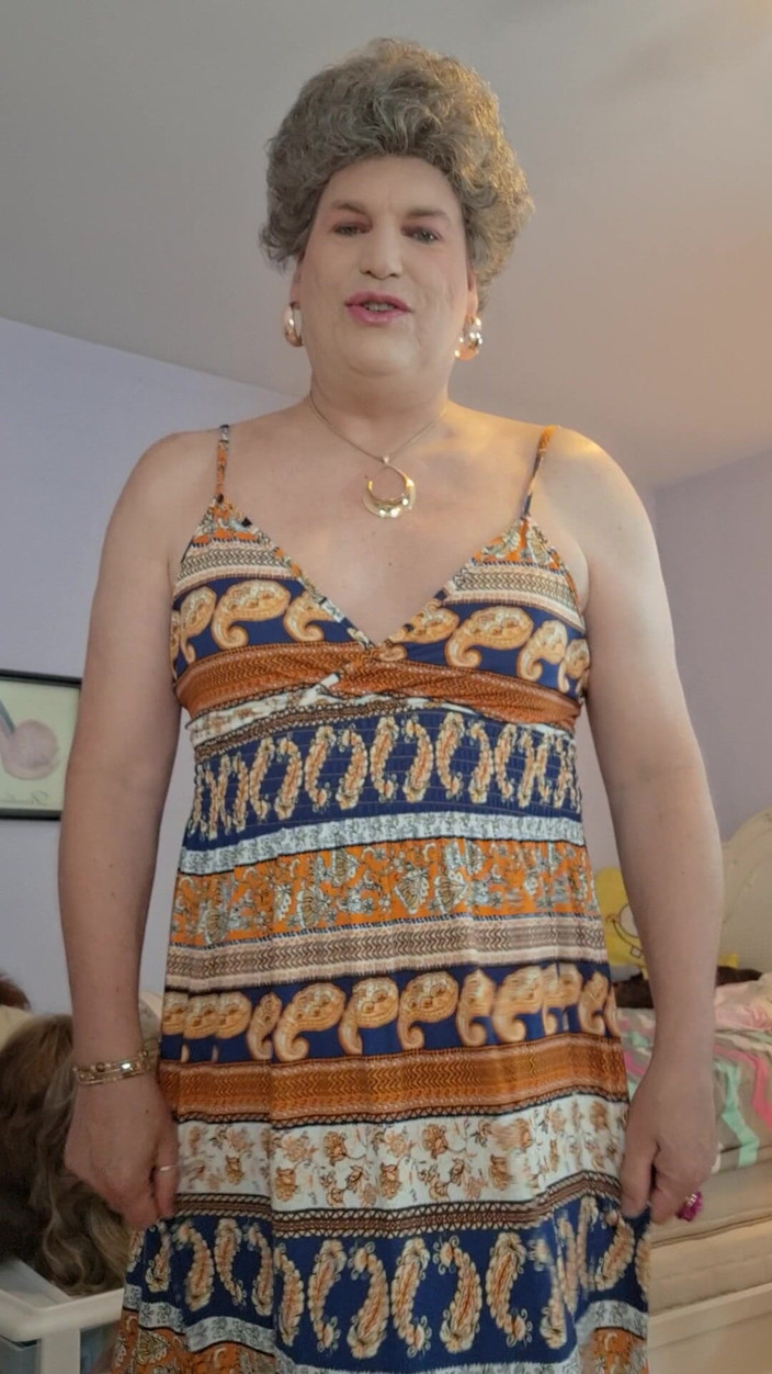 Victoria Lecherri: おばあちゃんは小さなTバックを履いています!