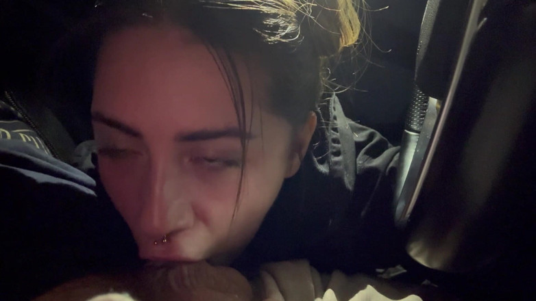 Raxxxbit: Mi ha chiesto di fermare la macchina in modo che...
