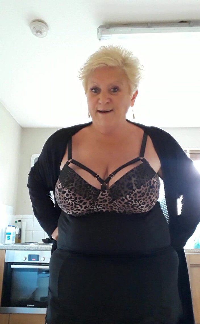 Uk Joolz: 早上好，伙计们，这是我今天的衣服，我希望你喜欢吗？