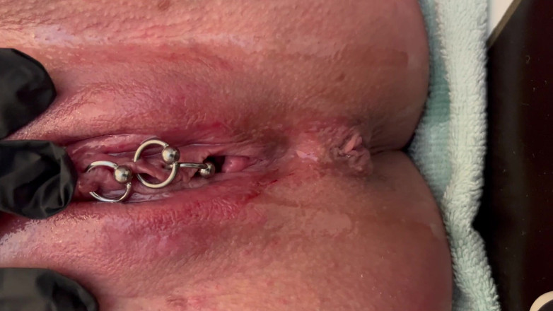 Aqua Pola: Pipi très fort de ma chatte percée et de mes...