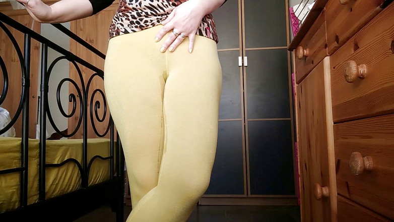 RavenBigAss: おしっこ絶望的な熟女主婦