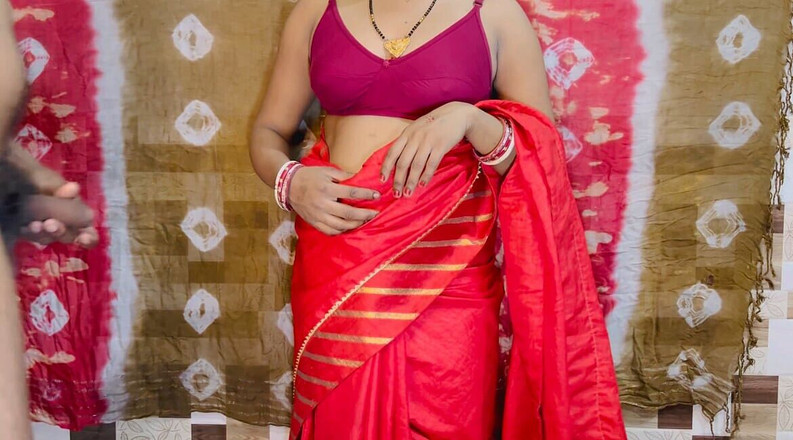 Desi Bhabhi 01: Une bhabhi du village se fait baiser 