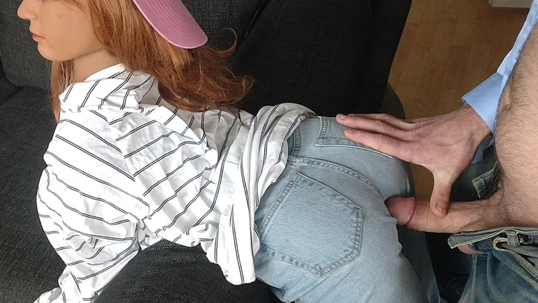 Adventuremacmax: उसकी छोटी फूली गांड को सूखा कर रही है