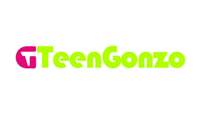 Gonzo Living: TEENGONZO - Siri gets oiled up and spooged on