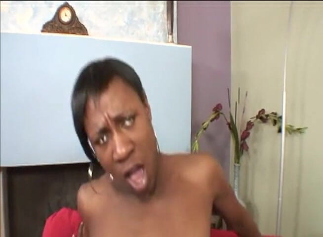 VOP Ebony Babes: Kleine titten ebenholz von einem großen schwarzen schwanz geknallt und...