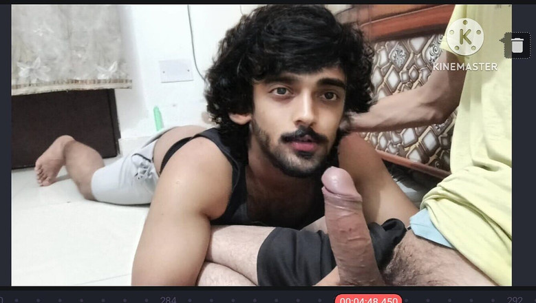 Desi__Panda: Poprvé saje nevlastního bratra velkého ptáka a stříká do něj...