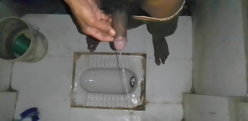 Che: Pee Bathroom Black Big Cock Indian Man