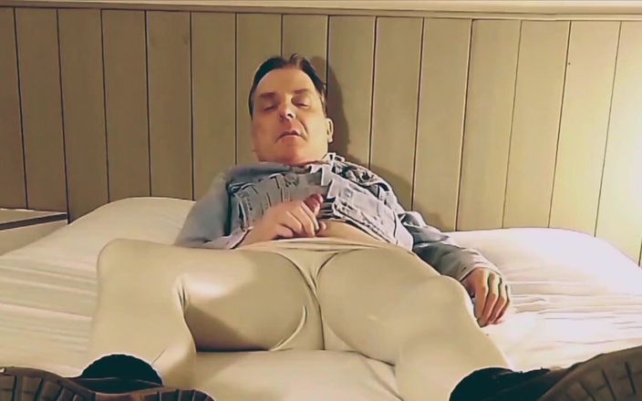 Joy Stardust: Pokaz szerokiego otwartego zdzirowatego tyłka