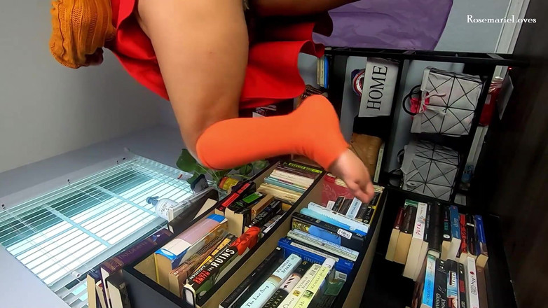 RosemarieLoves: Velma sucht nach hinweise pOV unter rock große fette muschi