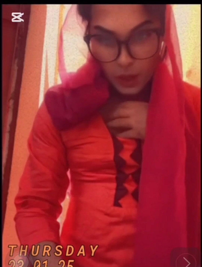 Apple00001: Cum le arăt elevilor mei tatuajele în timpul orei