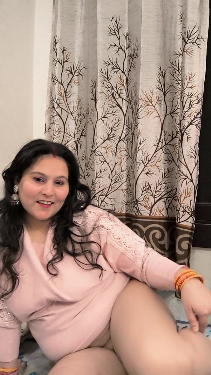 Desi chudai hub: Pussy Licking Her Self with Finger